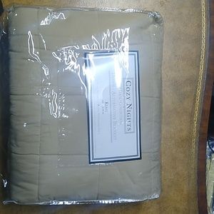 Cozy Nights Grand Collection Down Alternative Blanket